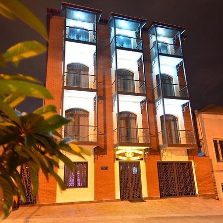 Granada Hotel And Restaurant Тбилиси Экстерьер фото