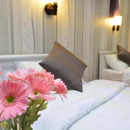 Granada Hotel And Restaurant Тбилиси Экстерьер фото